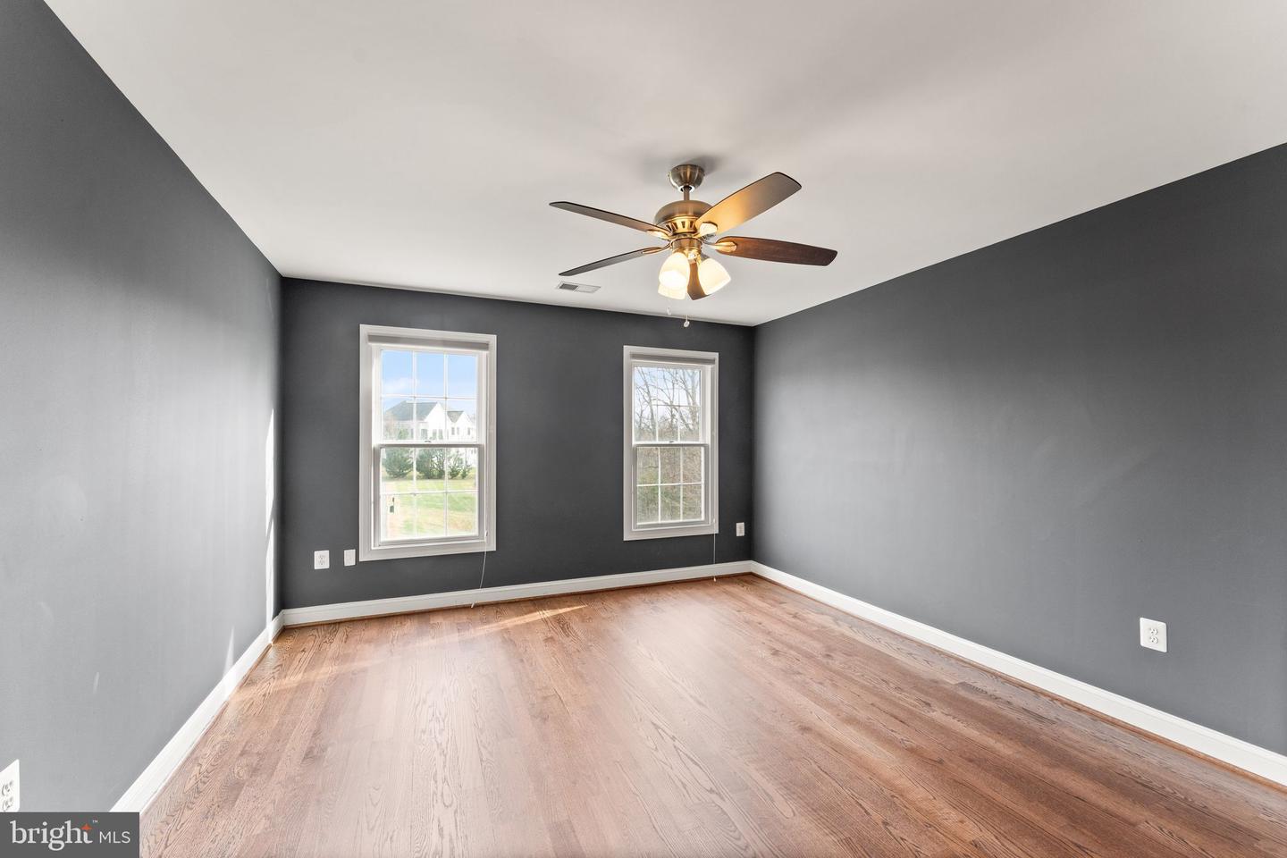 25729 SUMMERBANK CT, CHANTILLY, Virginia 20152, 4 Bedrooms Bedrooms, ,4 BathroomsBathrooms,Residential,For sale,25729 SUMMERBANK CT,VALO2112160 MLS # VALO2112160