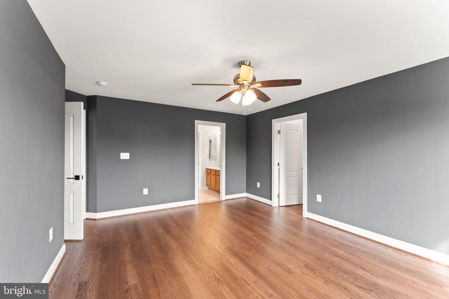 25729 SUMMERBANK CT, CHANTILLY, Virginia 20152, 4 Bedrooms Bedrooms, ,4 BathroomsBathrooms,Residential,For sale,25729 SUMMERBANK CT,VALO2112160 MLS # VALO2112160