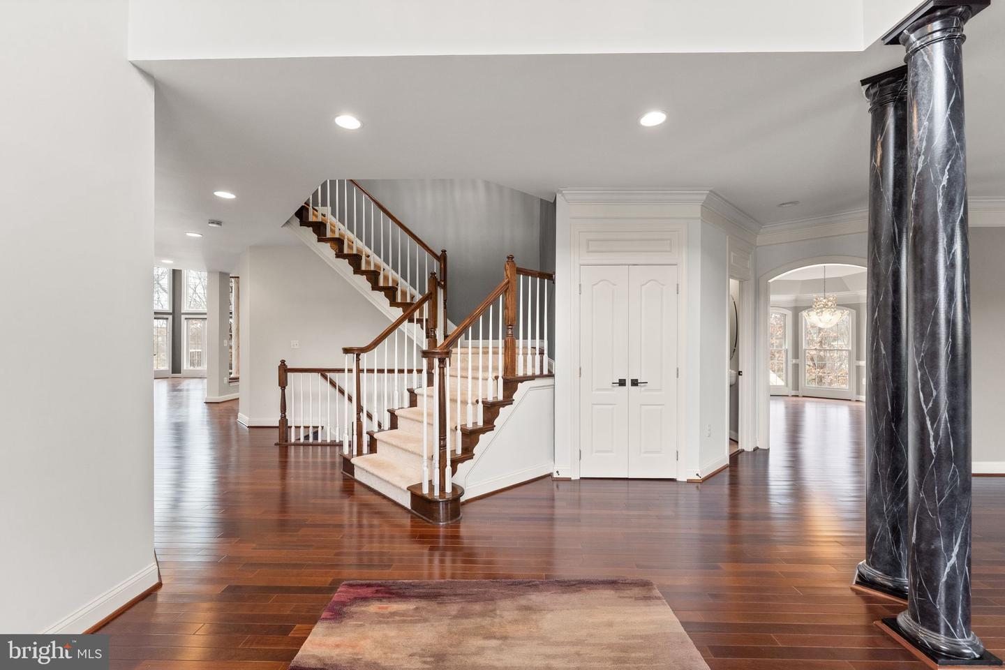 25729 SUMMERBANK CT, CHANTILLY, Virginia 20152, 4 Bedrooms Bedrooms, ,4 BathroomsBathrooms,Residential,For sale,25729 SUMMERBANK CT,VALO2112160 MLS # VALO2112160