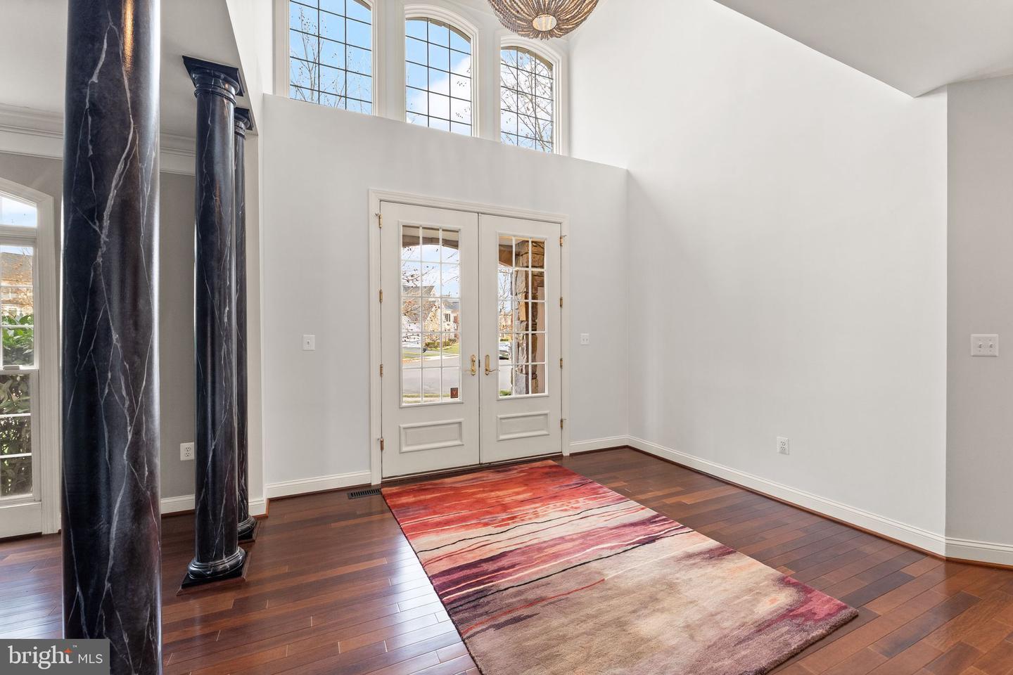 25729 SUMMERBANK CT, CHANTILLY, Virginia 20152, 4 Bedrooms Bedrooms, ,4 BathroomsBathrooms,Residential,For sale,25729 SUMMERBANK CT,VALO2112160 MLS # VALO2112160