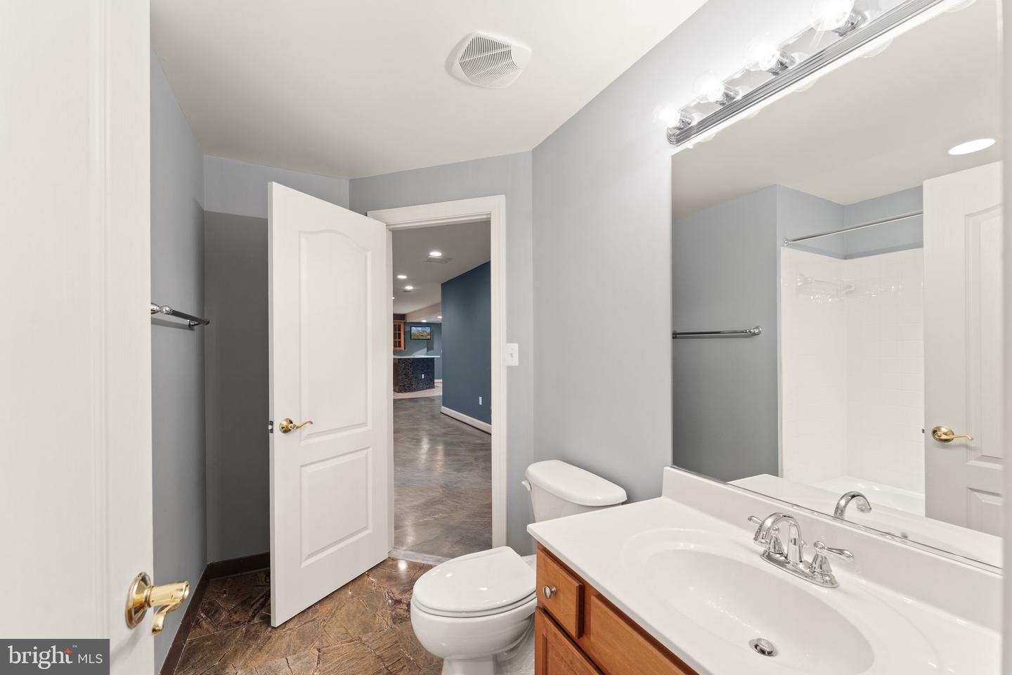 25729 SUMMERBANK CT, CHANTILLY, Virginia 20152, 4 Bedrooms Bedrooms, ,4 BathroomsBathrooms,Residential,For sale,25729 SUMMERBANK CT,VALO2112160 MLS # VALO2112160