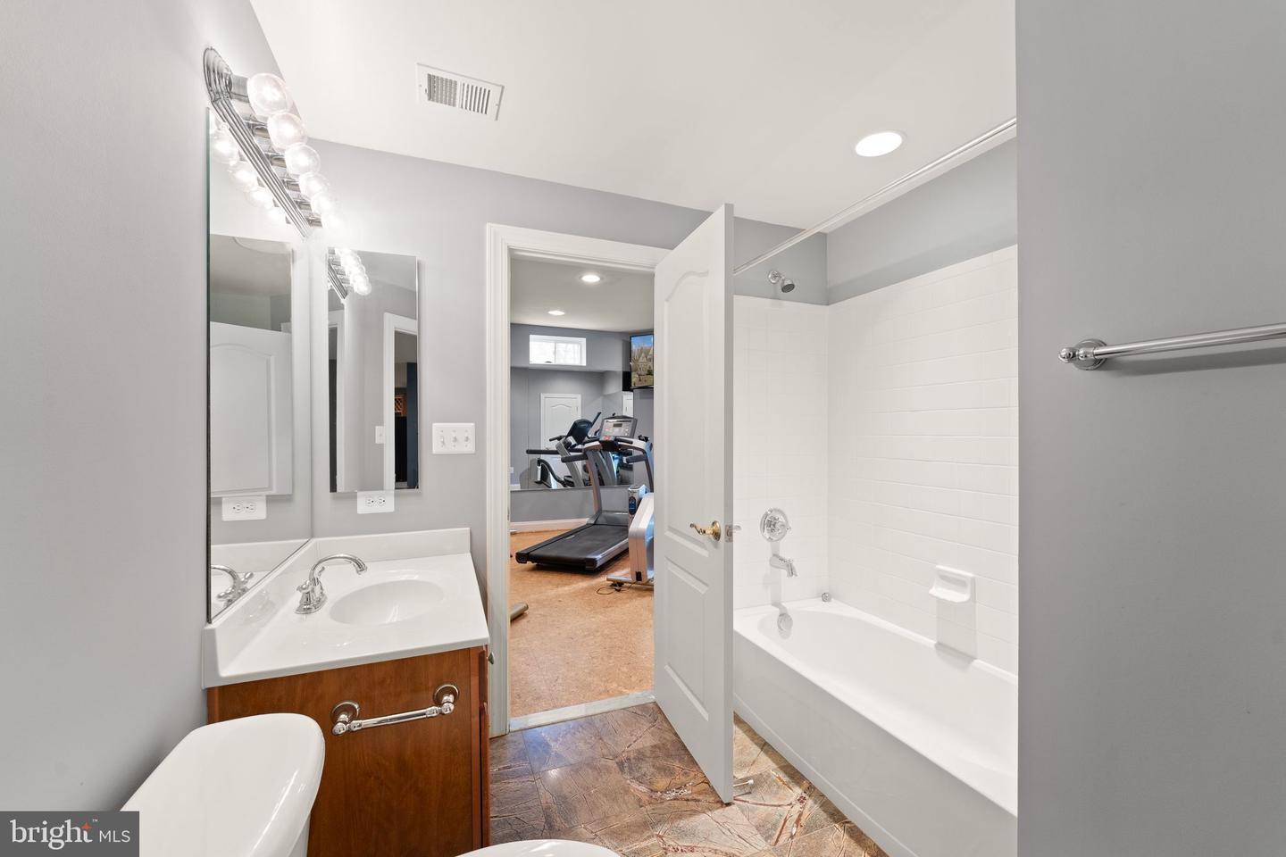 25729 SUMMERBANK CT, CHANTILLY, Virginia 20152, 4 Bedrooms Bedrooms, ,4 BathroomsBathrooms,Residential,For sale,25729 SUMMERBANK CT,VALO2112160 MLS # VALO2112160