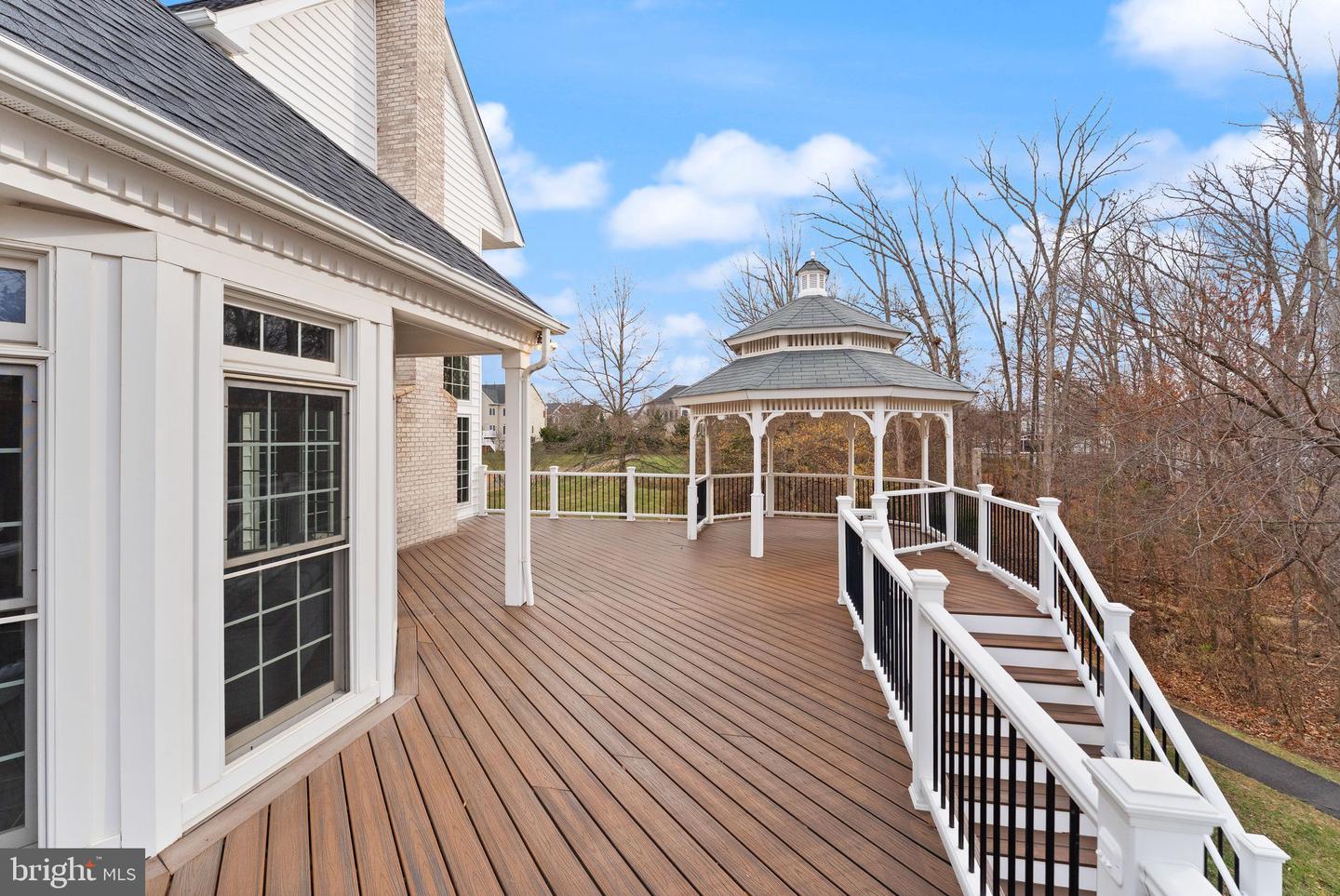 25729 SUMMERBANK CT, CHANTILLY, Virginia 20152, 4 Bedrooms Bedrooms, ,4 BathroomsBathrooms,Residential,For sale,25729 SUMMERBANK CT,VALO2112160 MLS # VALO2112160