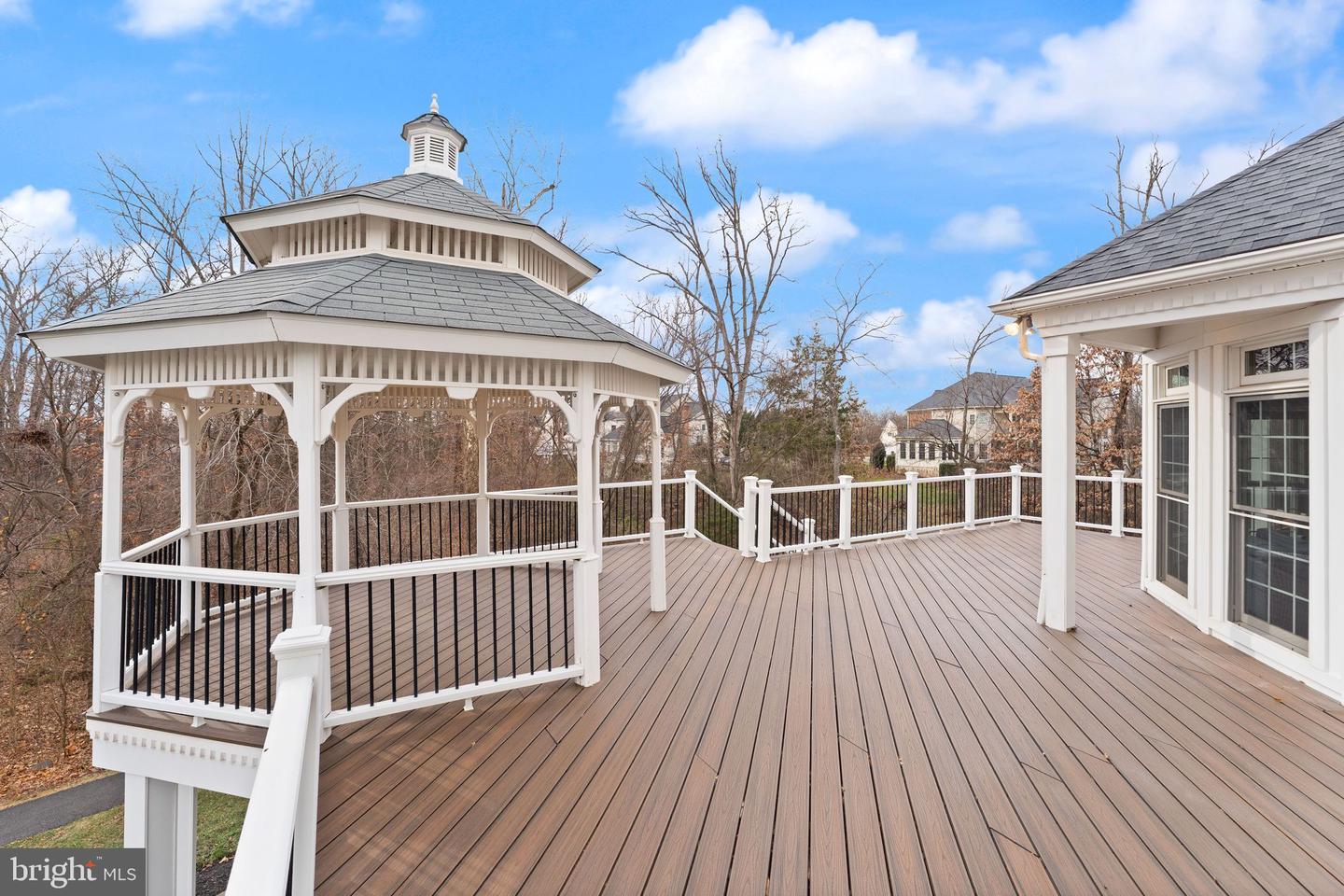 25729 SUMMERBANK CT, CHANTILLY, Virginia 20152, 4 Bedrooms Bedrooms, ,4 BathroomsBathrooms,Residential,For sale,25729 SUMMERBANK CT,VALO2112160 MLS # VALO2112160