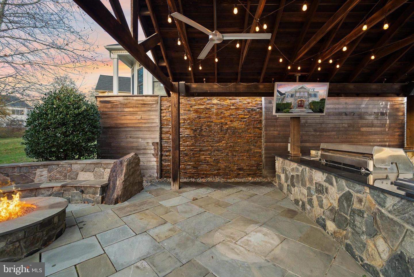 25729 SUMMERBANK CT, CHANTILLY, Virginia 20152, 4 Bedrooms Bedrooms, ,4 BathroomsBathrooms,Residential,For sale,25729 SUMMERBANK CT,VALO2112160 MLS # VALO2112160