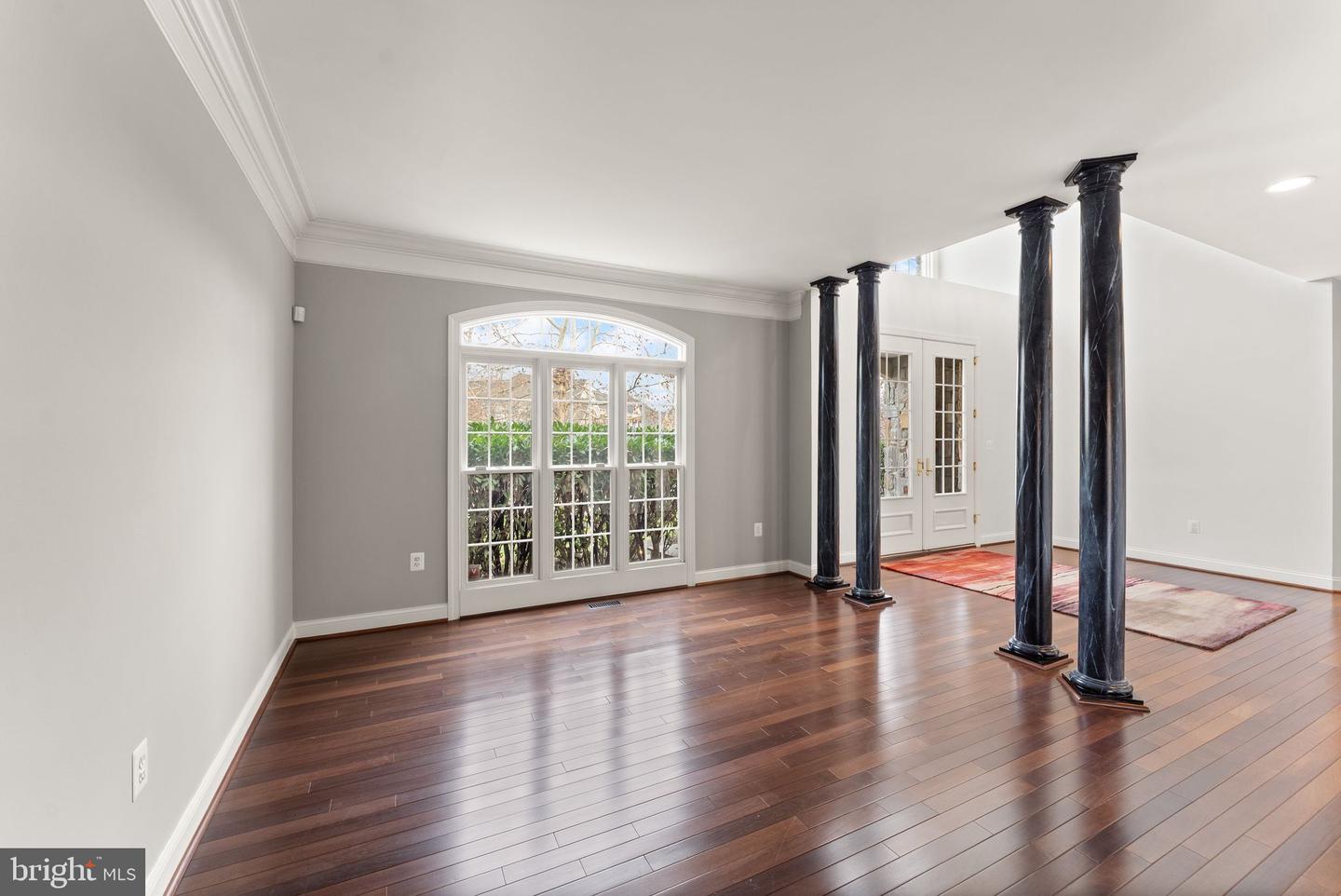 25729 SUMMERBANK CT, CHANTILLY, Virginia 20152, 4 Bedrooms Bedrooms, ,4 BathroomsBathrooms,Residential,For sale,25729 SUMMERBANK CT,VALO2112160 MLS # VALO2112160