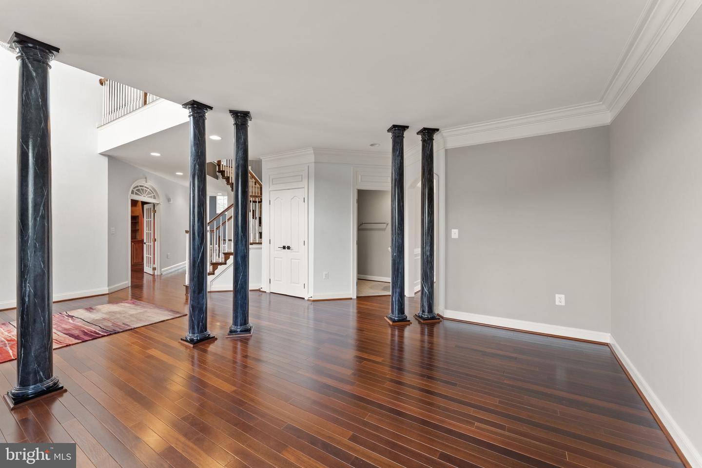 25729 SUMMERBANK CT, CHANTILLY, Virginia 20152, 4 Bedrooms Bedrooms, ,4 BathroomsBathrooms,Residential,For sale,25729 SUMMERBANK CT,VALO2112160 MLS # VALO2112160