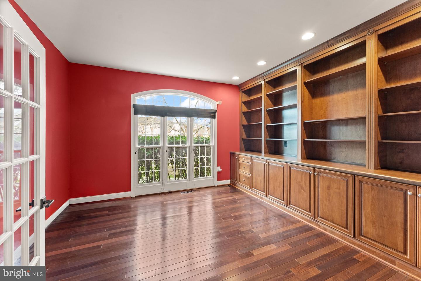 25729 SUMMERBANK CT, CHANTILLY, Virginia 20152, 4 Bedrooms Bedrooms, ,4 BathroomsBathrooms,Residential,For sale,25729 SUMMERBANK CT,VALO2112160 MLS # VALO2112160