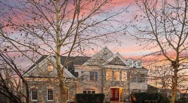 25729 SUMMERBANK CT, CHANTILLY, Virginia 20152, 4 Bedrooms Bedrooms, ,4 BathroomsBathrooms,Residential,For sale,25729 SUMMERBANK CT,VALO2112160 MLS # VALO2112160