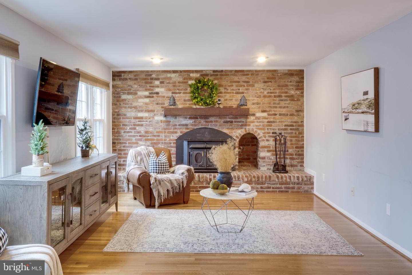 11844 CLARA WAY, FAIRFAX STATION, Virginia 22039, 4 Bedrooms Bedrooms, 14 Rooms Rooms,3 BathroomsBathrooms,Residential,For sale,11844 CLARA WAY,VAFX2282124 MLS # VAFX2282124