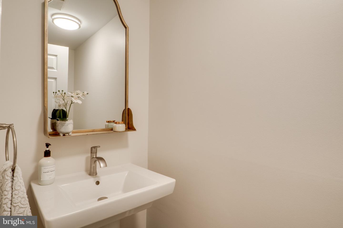 11844 CLARA WAY, FAIRFAX STATION, Virginia 22039, 4 Bedrooms Bedrooms, 14 Rooms Rooms,3 BathroomsBathrooms,Residential,For sale,11844 CLARA WAY,VAFX2282124 MLS # VAFX2282124