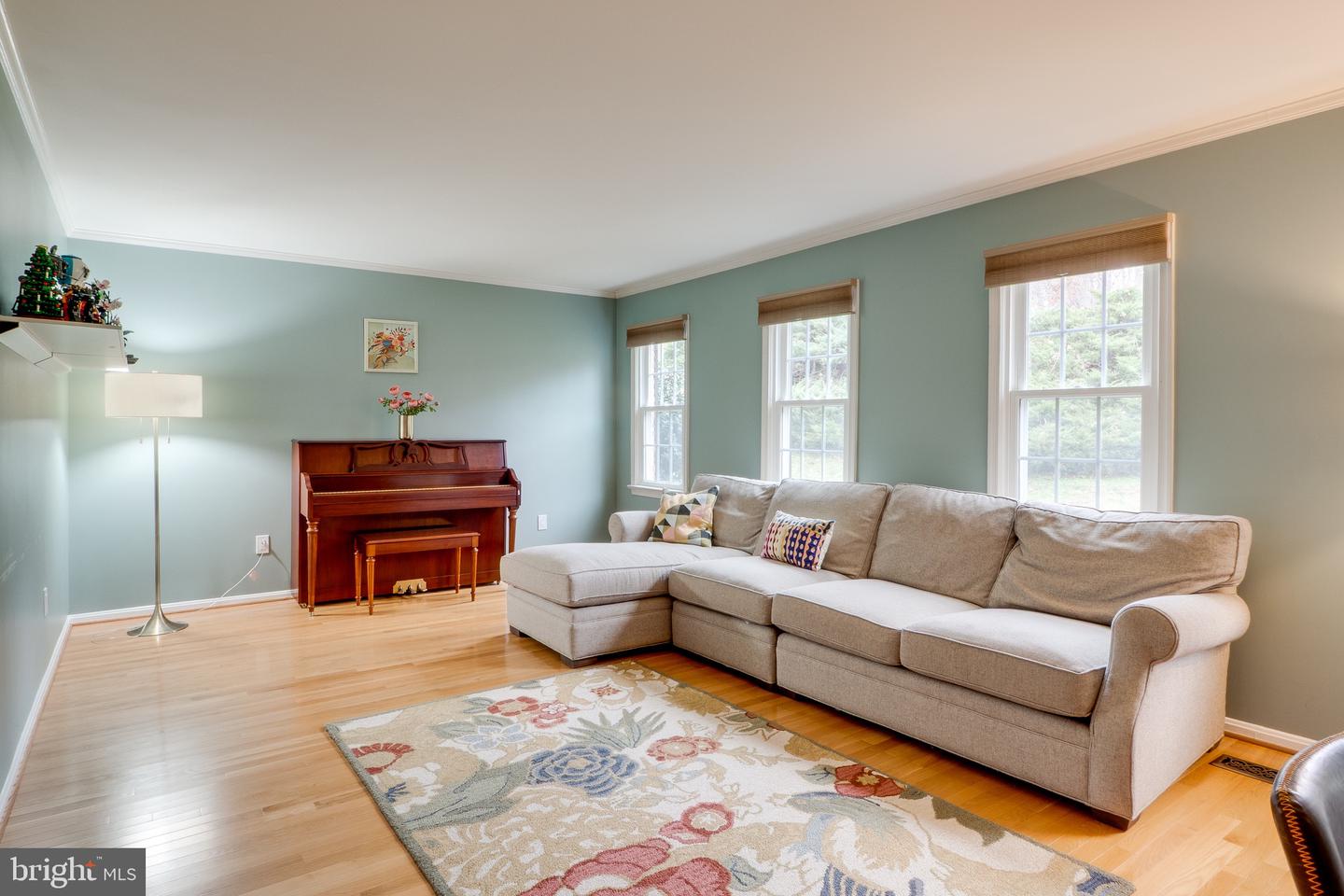 11844 CLARA WAY, FAIRFAX STATION, Virginia 22039, 4 Bedrooms Bedrooms, 14 Rooms Rooms,3 BathroomsBathrooms,Residential,For sale,11844 CLARA WAY,VAFX2282124 MLS # VAFX2282124