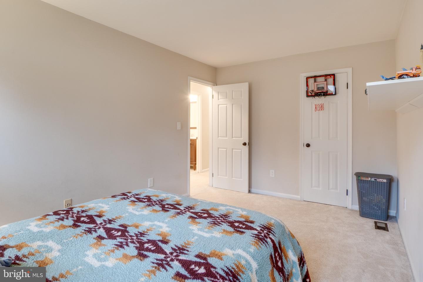 11844 CLARA WAY, FAIRFAX STATION, Virginia 22039, 4 Bedrooms Bedrooms, 14 Rooms Rooms,3 BathroomsBathrooms,Residential,For sale,11844 CLARA WAY,VAFX2282124 MLS # VAFX2282124