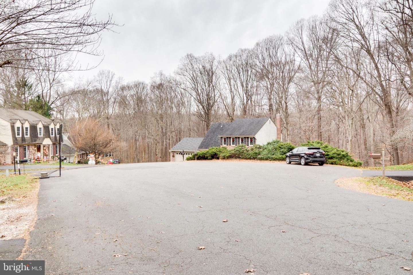 11844 CLARA WAY, FAIRFAX STATION, Virginia 22039, 4 Bedrooms Bedrooms, 14 Rooms Rooms,3 BathroomsBathrooms,Residential,For sale,11844 CLARA WAY,VAFX2282124 MLS # VAFX2282124