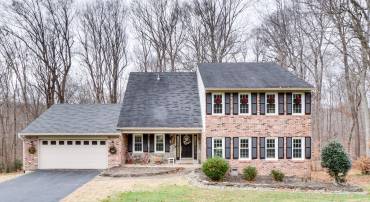 11844 CLARA WAY, FAIRFAX STATION, Virginia 22039, 4 Bedrooms Bedrooms, 14 Rooms Rooms,3 BathroomsBathrooms,Residential,For sale,11844 CLARA WAY,VAFX2282124 MLS # VAFX2282124