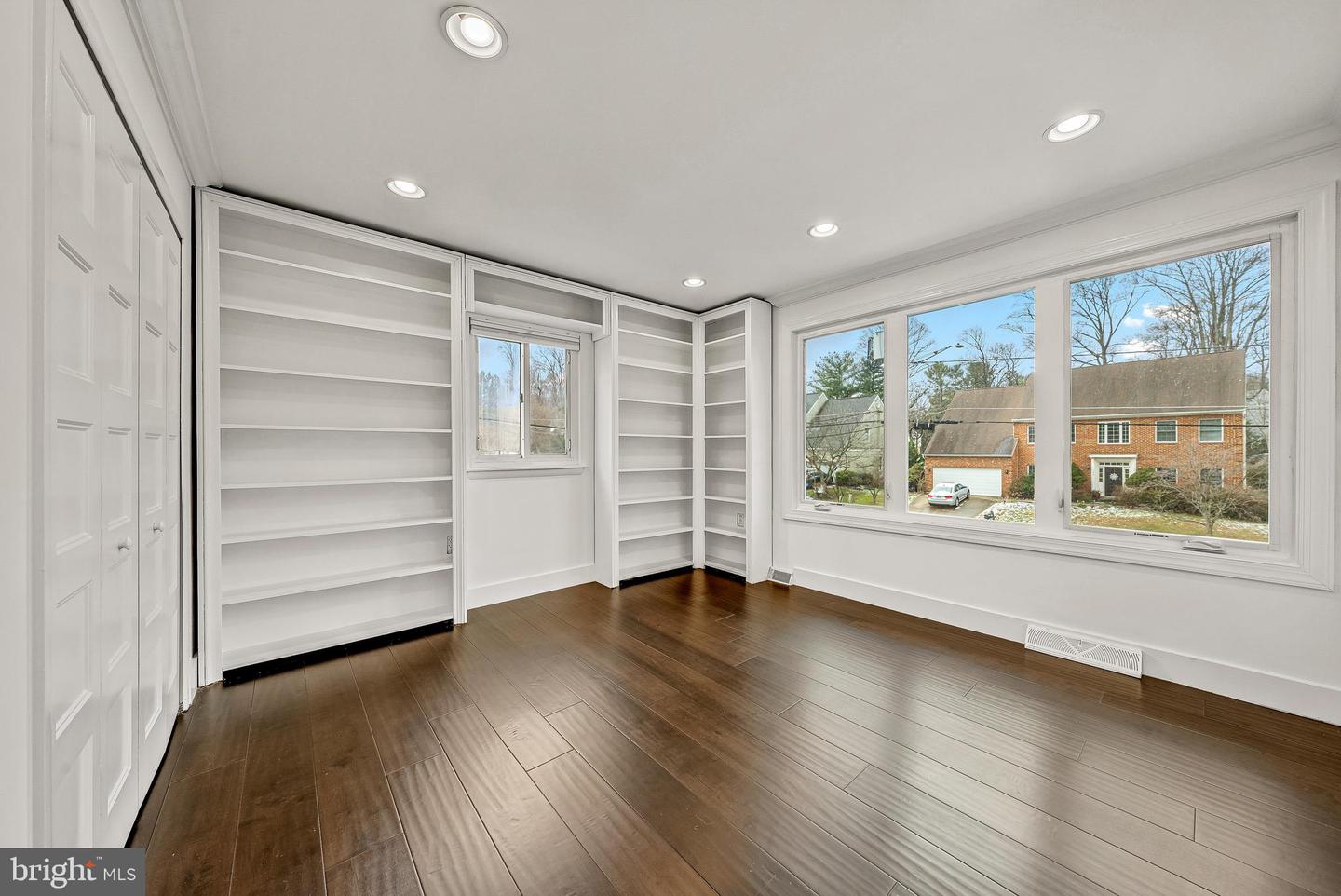 1717 VALLEY AVE, MCLEAN, Virginia 22101, 5 Bedrooms Bedrooms, ,3 BathroomsBathrooms,Residential,For sale,1717 VALLEY AVE,VAFX2282344 MLS # VAFX2282344