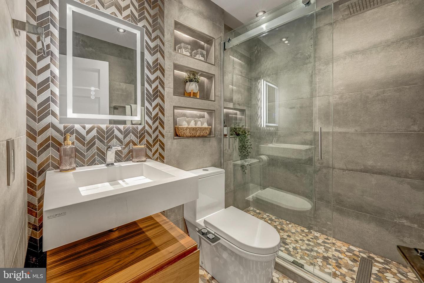 1717 VALLEY AVE, MCLEAN, Virginia 22101, 5 Bedrooms Bedrooms, ,3 BathroomsBathrooms,Residential,For sale,1717 VALLEY AVE,VAFX2282344 MLS # VAFX2282344