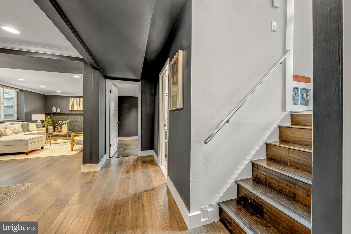 1717 VALLEY AVE, MCLEAN, Virginia 22101, 5 Bedrooms Bedrooms, ,3 BathroomsBathrooms,Residential,For sale,1717 VALLEY AVE,VAFX2282344 MLS # VAFX2282344