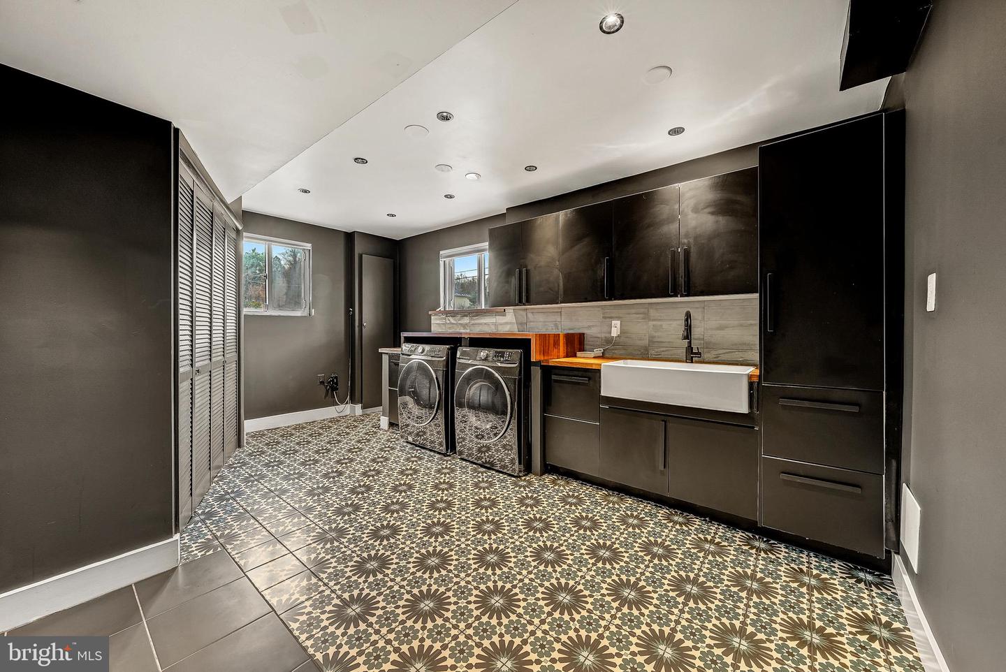 1717 VALLEY AVE, MCLEAN, Virginia 22101, 5 Bedrooms Bedrooms, ,3 BathroomsBathrooms,Residential,For sale,1717 VALLEY AVE,VAFX2282344 MLS # VAFX2282344