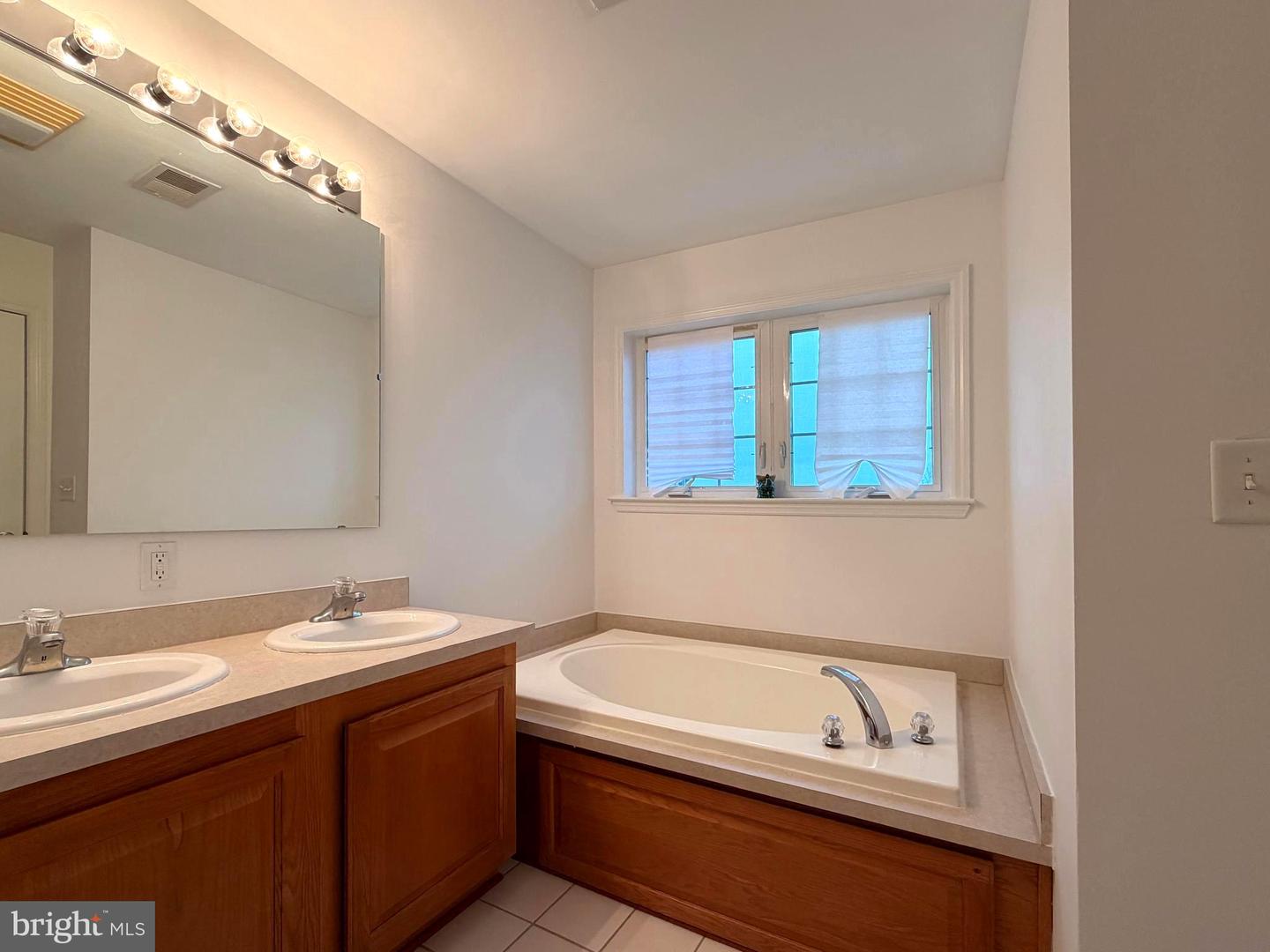 1986 RETTA GILLIAM CT SE, WASHINGTON, District Of Columbia 20020, 3 Bedrooms Bedrooms, ,3 BathroomsBathrooms,Residential,For sale,1986 RETTA GILLIAM CT SE,DCDC2234848 MLS # DCDC2234848