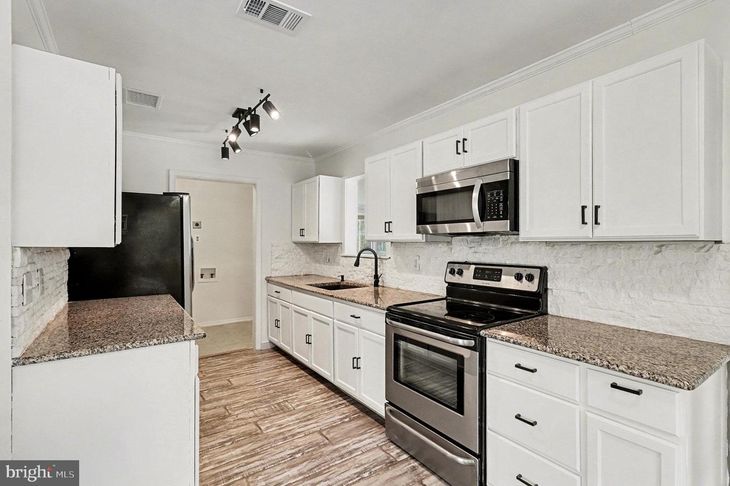 8016 LONG CREEK DR, RUTHER GLEN, Virginia 22546, 3 Bedrooms Bedrooms, ,2 BathroomsBathrooms,Residential,For sale,8016 LONG CREEK DR,VACV2009274 MLS # VACV2009274