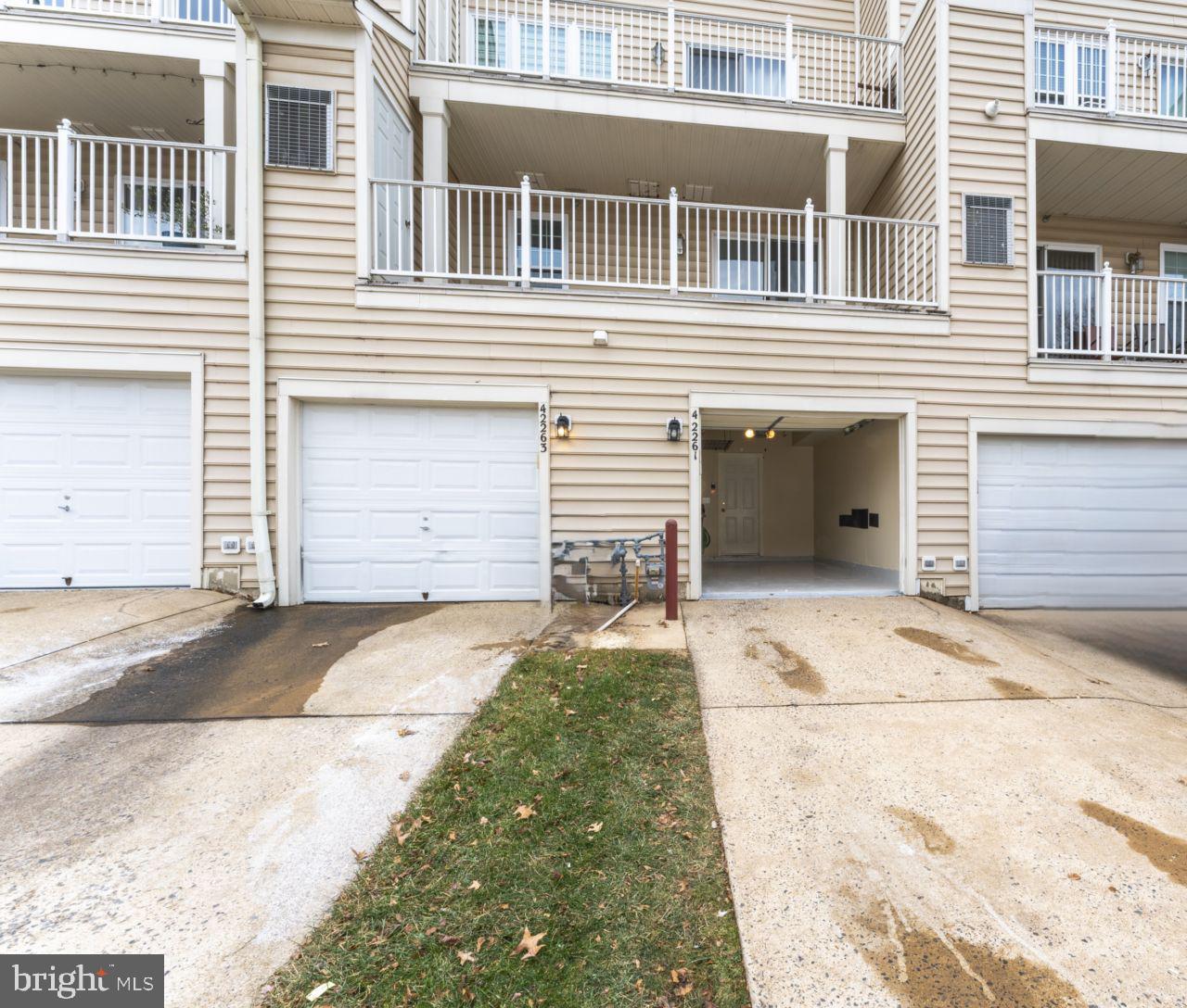 42261 TERRAZZO TER, ALDIE, Virginia 20105, 3 Bedrooms Bedrooms, ,2 BathroomsBathrooms,Residential,For sale,42261 TERRAZZO TER,VALO2112392 MLS # VALO2112392