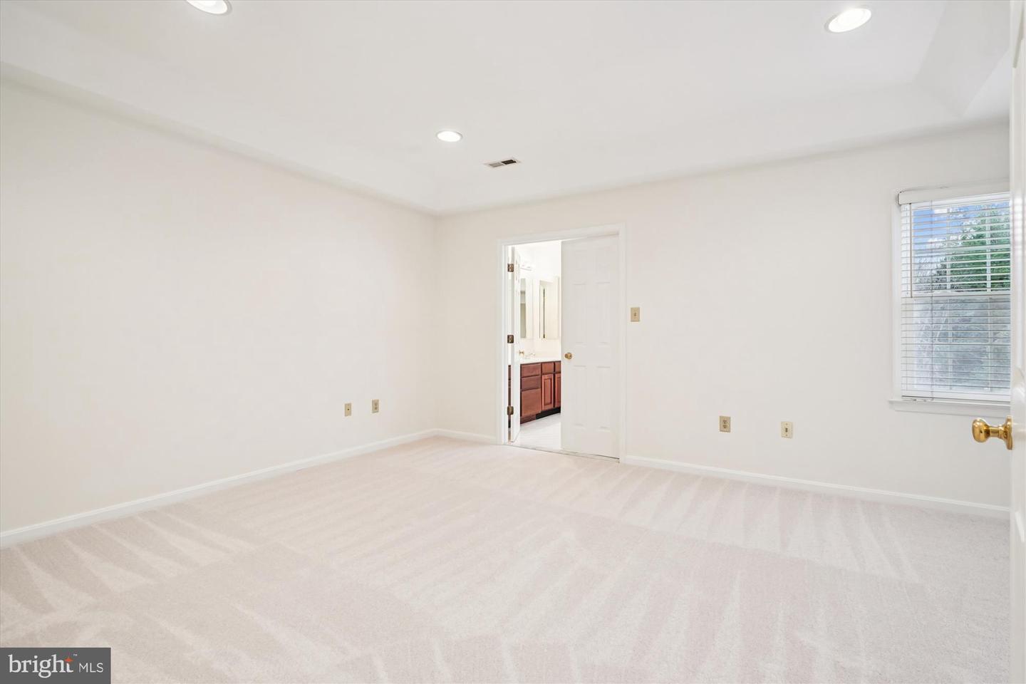 4100 KENTMERE SQ, FAIRFAX, Virginia 22030, 3 Bedrooms Bedrooms, ,3 BathroomsBathrooms,Residential,For sale,4100 KENTMERE SQ,VAFX2282598 MLS # VAFX2282598