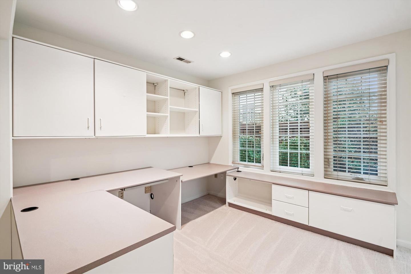 4100 KENTMERE SQ, FAIRFAX, Virginia 22030, 3 Bedrooms Bedrooms, ,3 BathroomsBathrooms,Residential,For sale,4100 KENTMERE SQ,VAFX2282598 MLS # VAFX2282598