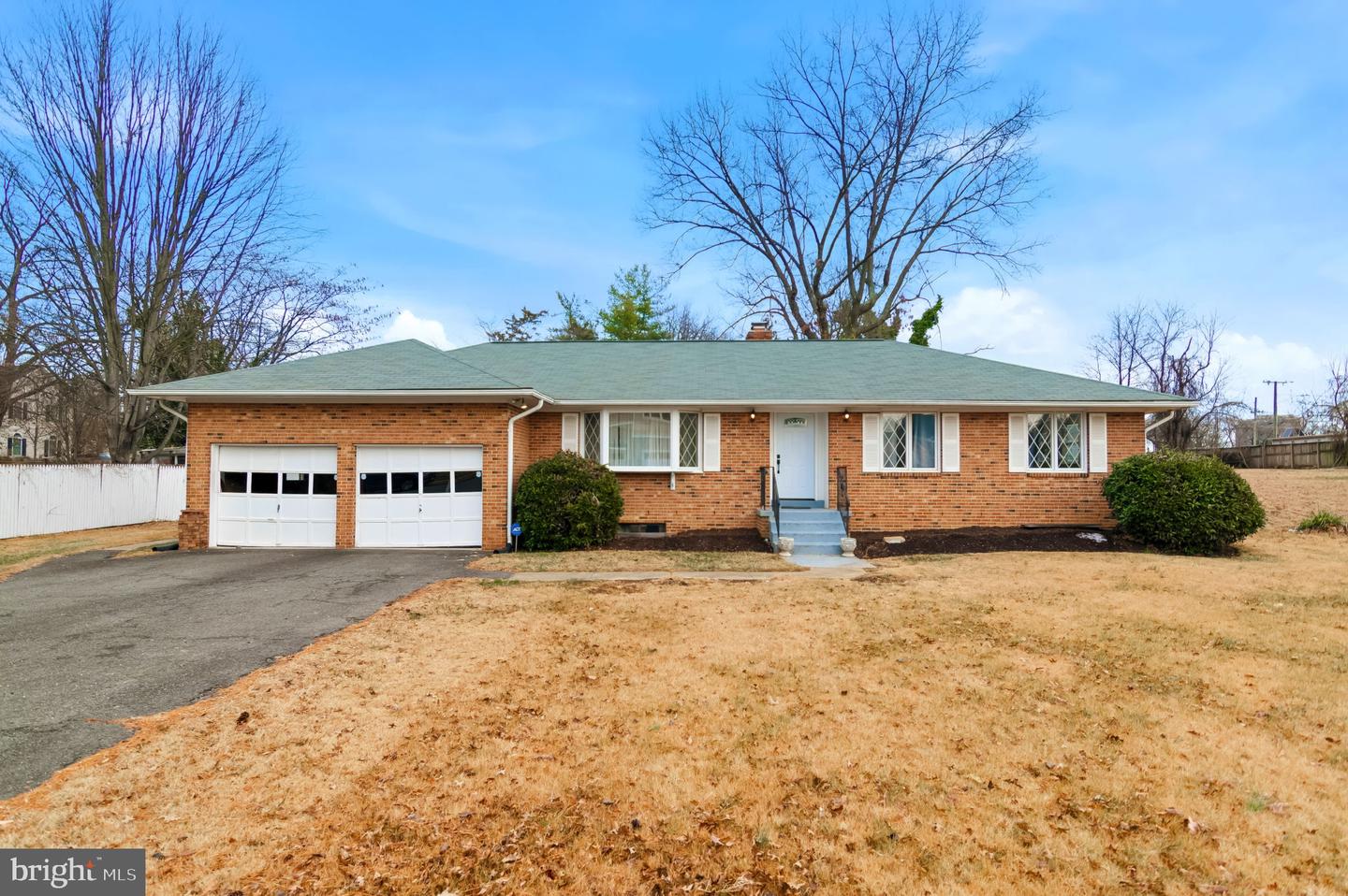3723 MUNSON RD, FALLS CHURCH, Virginia 22041, 4 Bedrooms Bedrooms, ,3 BathroomsBathrooms,Residential,For sale,3723 MUNSON RD,VAFX2282630 MLS # VAFX2282630