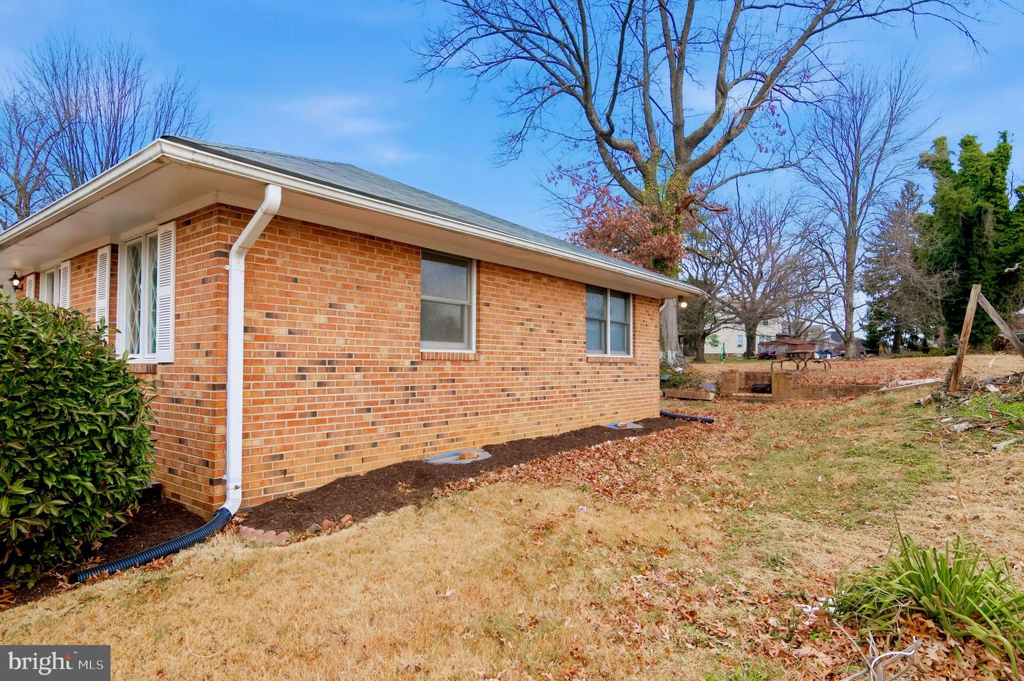 3723 MUNSON RD, FALLS CHURCH, Virginia 22041, 4 Bedrooms Bedrooms, ,3 BathroomsBathrooms,Residential,For sale,3723 MUNSON RD,VAFX2282630 MLS # VAFX2282630