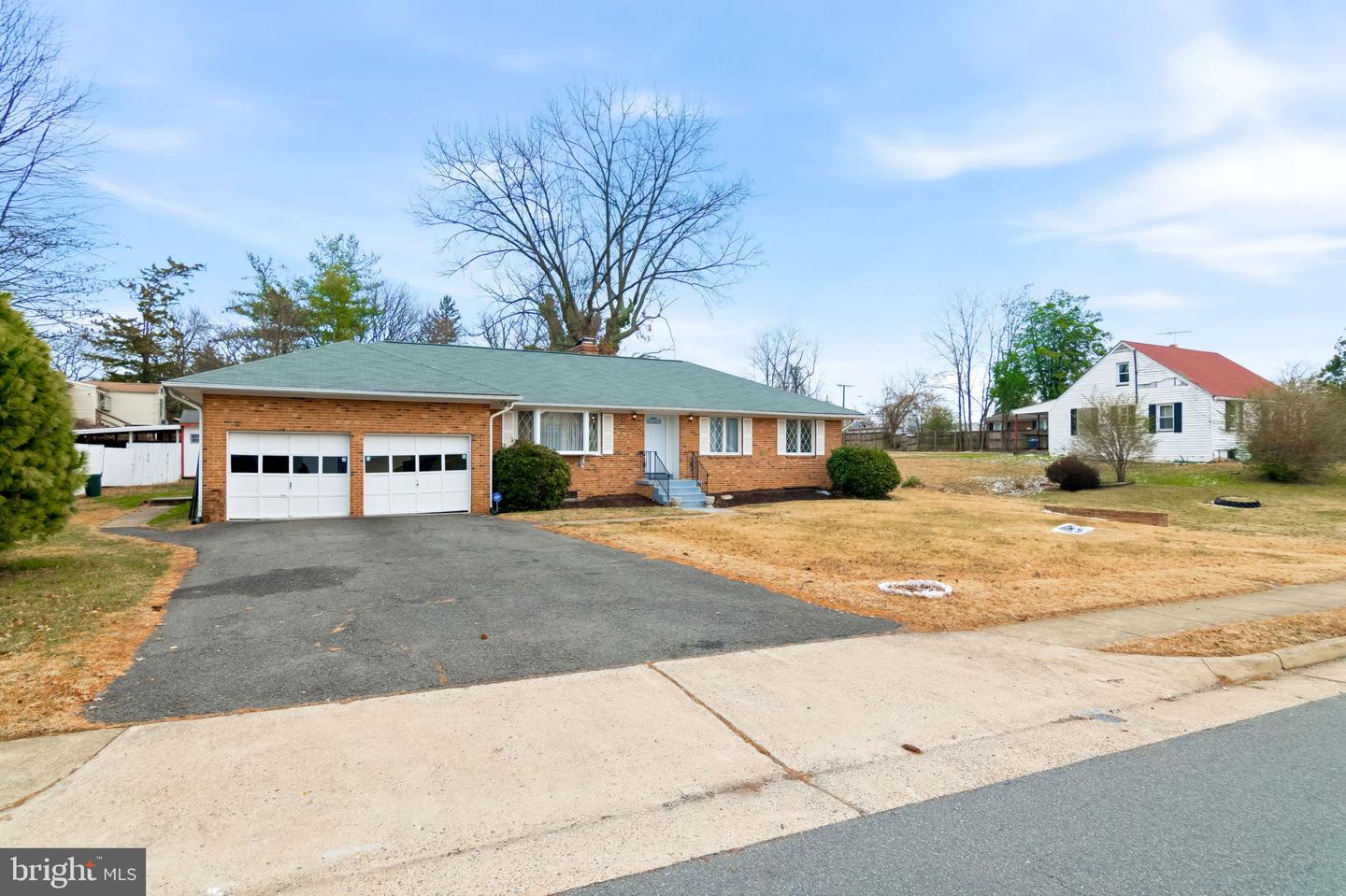 3723 MUNSON RD, FALLS CHURCH, Virginia 22041, 4 Bedrooms Bedrooms, ,3 BathroomsBathrooms,Residential,For sale,3723 MUNSON RD,VAFX2282630 MLS # VAFX2282630
