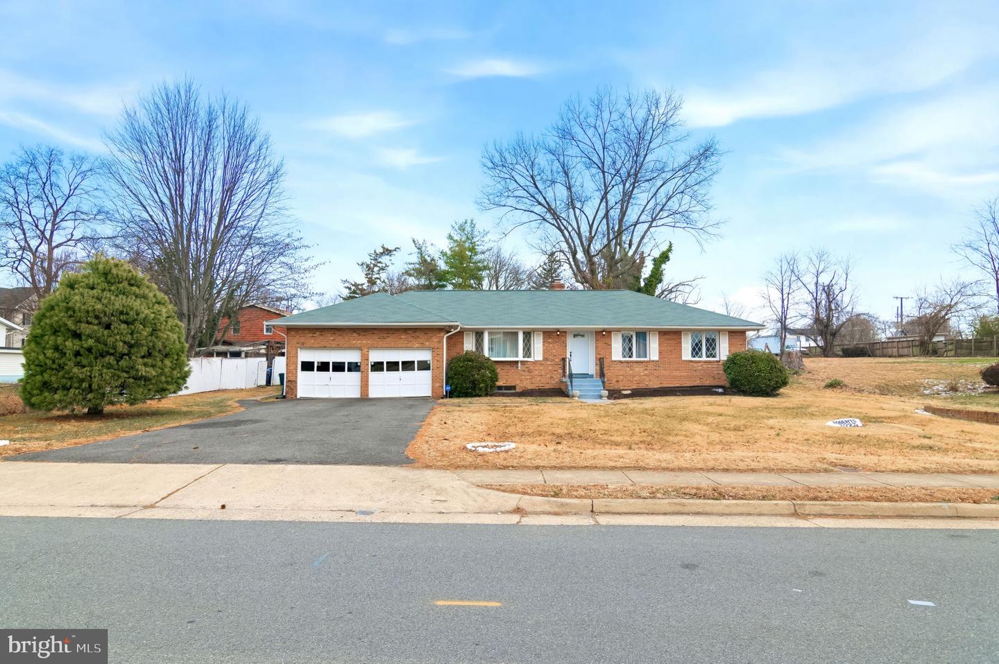 3723 MUNSON RD, FALLS CHURCH, Virginia 22041, 4 Bedrooms Bedrooms, ,3 BathroomsBathrooms,Residential,For sale,3723 MUNSON RD,VAFX2282630 MLS # VAFX2282630