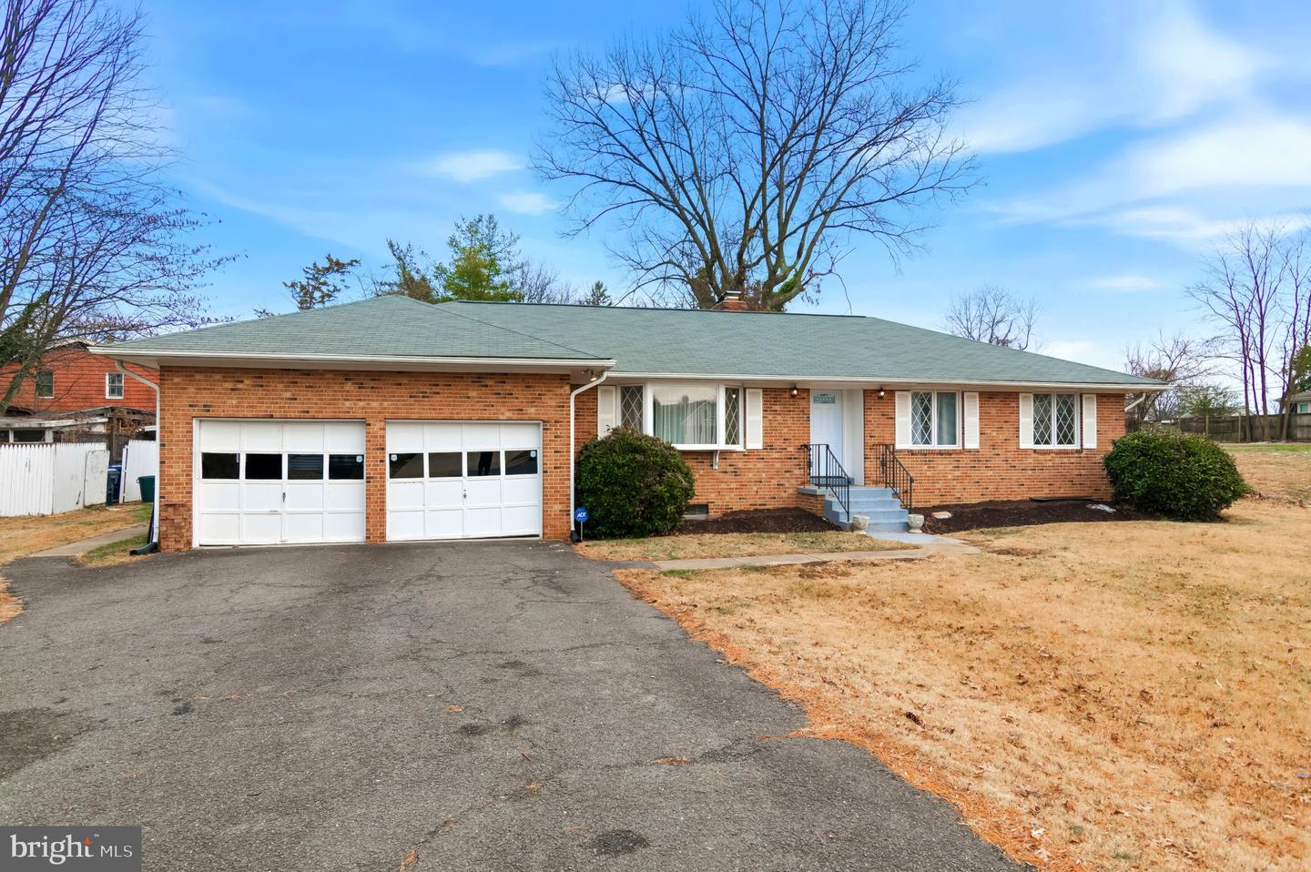 3723 MUNSON RD, FALLS CHURCH, Virginia 22041, 4 Bedrooms Bedrooms, ,3 BathroomsBathrooms,Residential,For sale,3723 MUNSON RD,VAFX2282630 MLS # VAFX2282630
