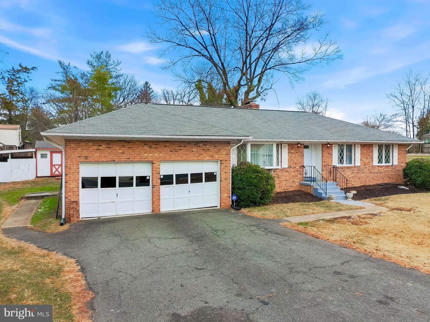 3723 MUNSON RD, FALLS CHURCH, Virginia 22041, 4 Bedrooms Bedrooms, ,3 BathroomsBathrooms,Residential,For sale,3723 MUNSON RD,VAFX2282630 MLS # VAFX2282630
