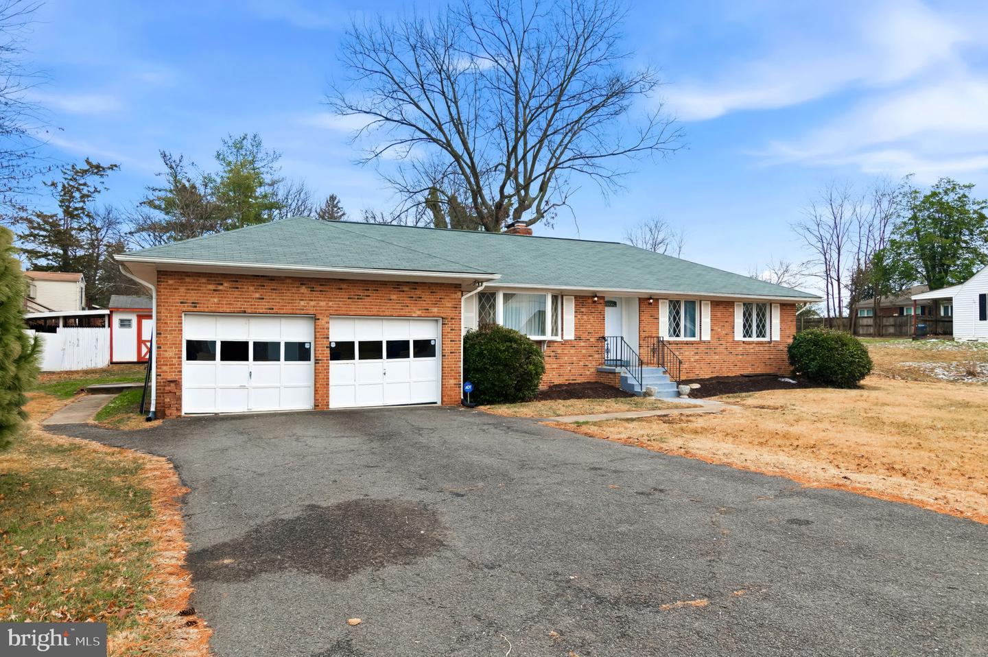 3723 MUNSON RD, FALLS CHURCH, Virginia 22041, 4 Bedrooms Bedrooms, ,3 BathroomsBathrooms,Residential,For sale,3723 MUNSON RD,VAFX2282630 MLS # VAFX2282630