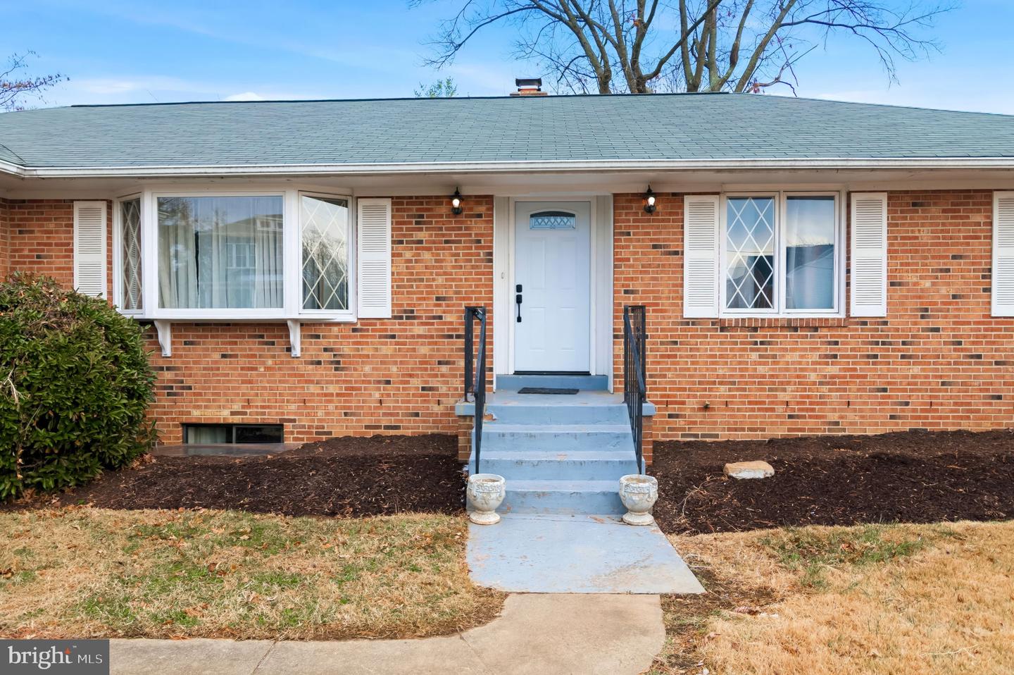 3723 MUNSON RD, FALLS CHURCH, Virginia 22041, 4 Bedrooms Bedrooms, ,3 BathroomsBathrooms,Residential,For sale,3723 MUNSON RD,VAFX2282630 MLS # VAFX2282630