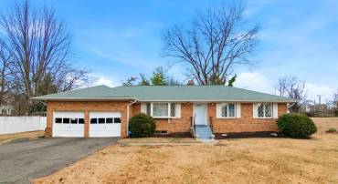 3723 MUNSON RD, FALLS CHURCH, Virginia 22041, 4 Bedrooms Bedrooms, ,3 BathroomsBathrooms,Residential,For sale,3723 MUNSON RD,VAFX2282630 MLS # VAFX2282630
