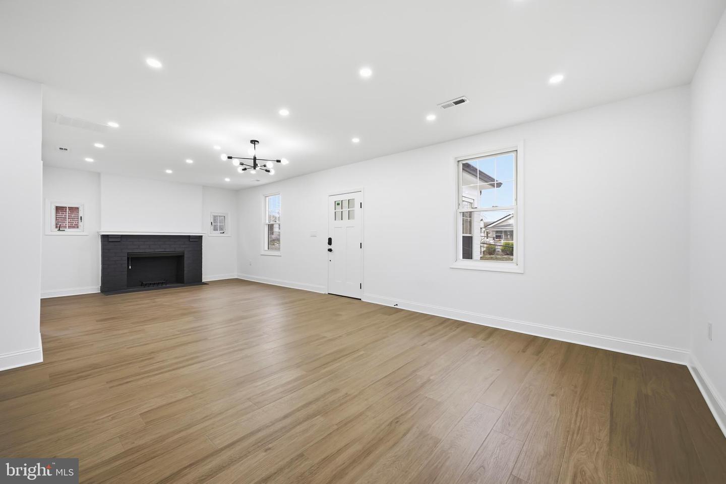 2016 32ND ST SE, WASHINGTON, District Of Columbia 20020, 4 Bedrooms Bedrooms, 7 Rooms Rooms,3 BathroomsBathrooms,Residential,For sale,2016 32ND ST SE,DCDC2235138 MLS # DCDC2235138