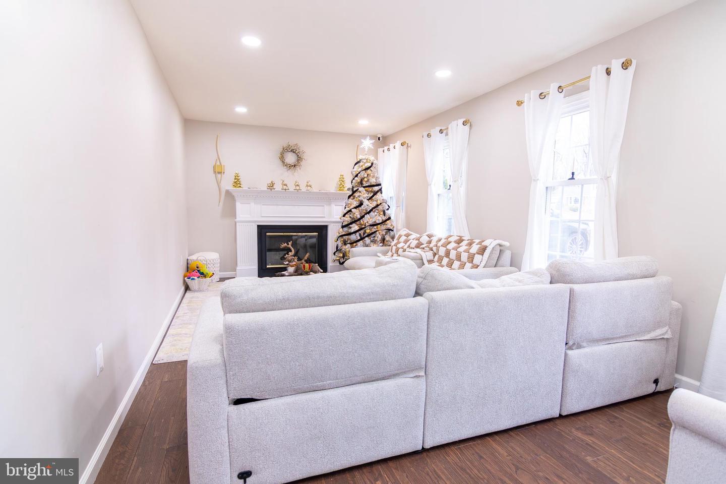 2323 ROSEDOWN DR, RESTON, Virginia 20191, 3 Bedrooms Bedrooms, ,2 BathroomsBathrooms,Residential,For sale,2323 ROSEDOWN DR,VAFX2282676 MLS # VAFX2282676