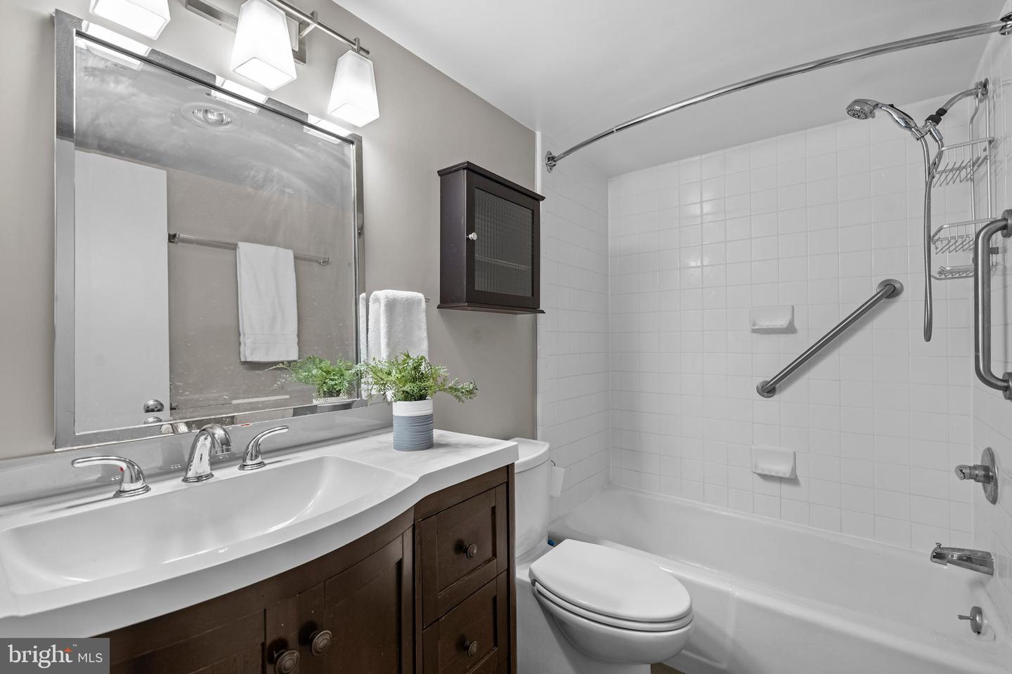 3001 VEAZEY TER NW #201, WASHINGTON, District Of Columbia 20008, ,1 BathroomBathrooms,Residential,For sale,3001 VEAZEY TER NW #201,DCDC2235202 MLS # DCDC2235202 3001 VEAZEY TER NW #201, WASHINGTON, District Of Columbia 20008, ,1 BathroomBathrooms,Residential,For sale,3001 VEAZEY TER NW #201,DCDC2235202 MLS # DCDC2235202