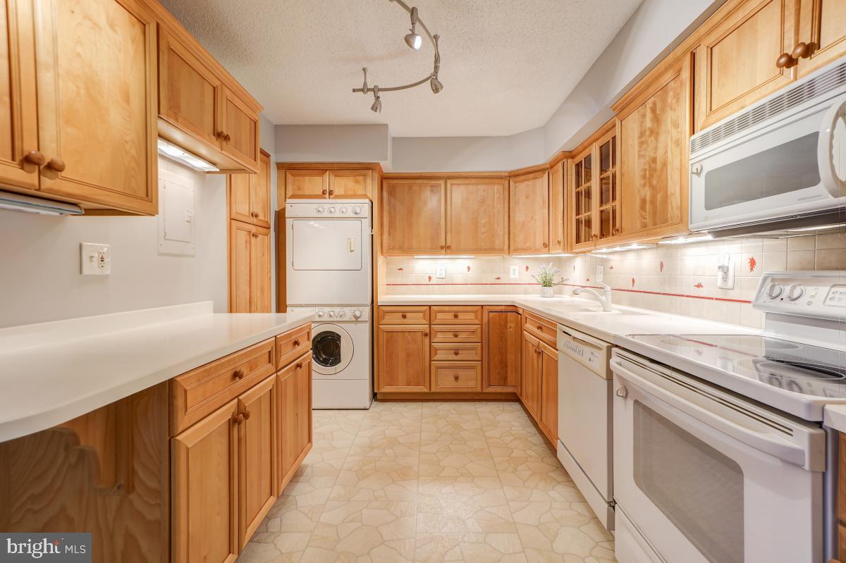 5902 MOUNT EAGLE DR #1501, ALEXANDRIA, Virginia 22303, 2 Bedrooms Bedrooms, 8 Rooms Rooms,2 BathroomsBathrooms,Residential,For sale,5902 MOUNT EAGLE DR #1501,VAFX2282736 MLS # VAFX2282736