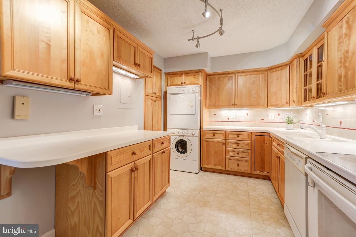 5902 MOUNT EAGLE DR #1501, ALEXANDRIA, Virginia 22303, 2 Bedrooms Bedrooms, 8 Rooms Rooms,2 BathroomsBathrooms,Residential,For sale,5902 MOUNT EAGLE DR #1501,VAFX2282736 MLS # VAFX2282736