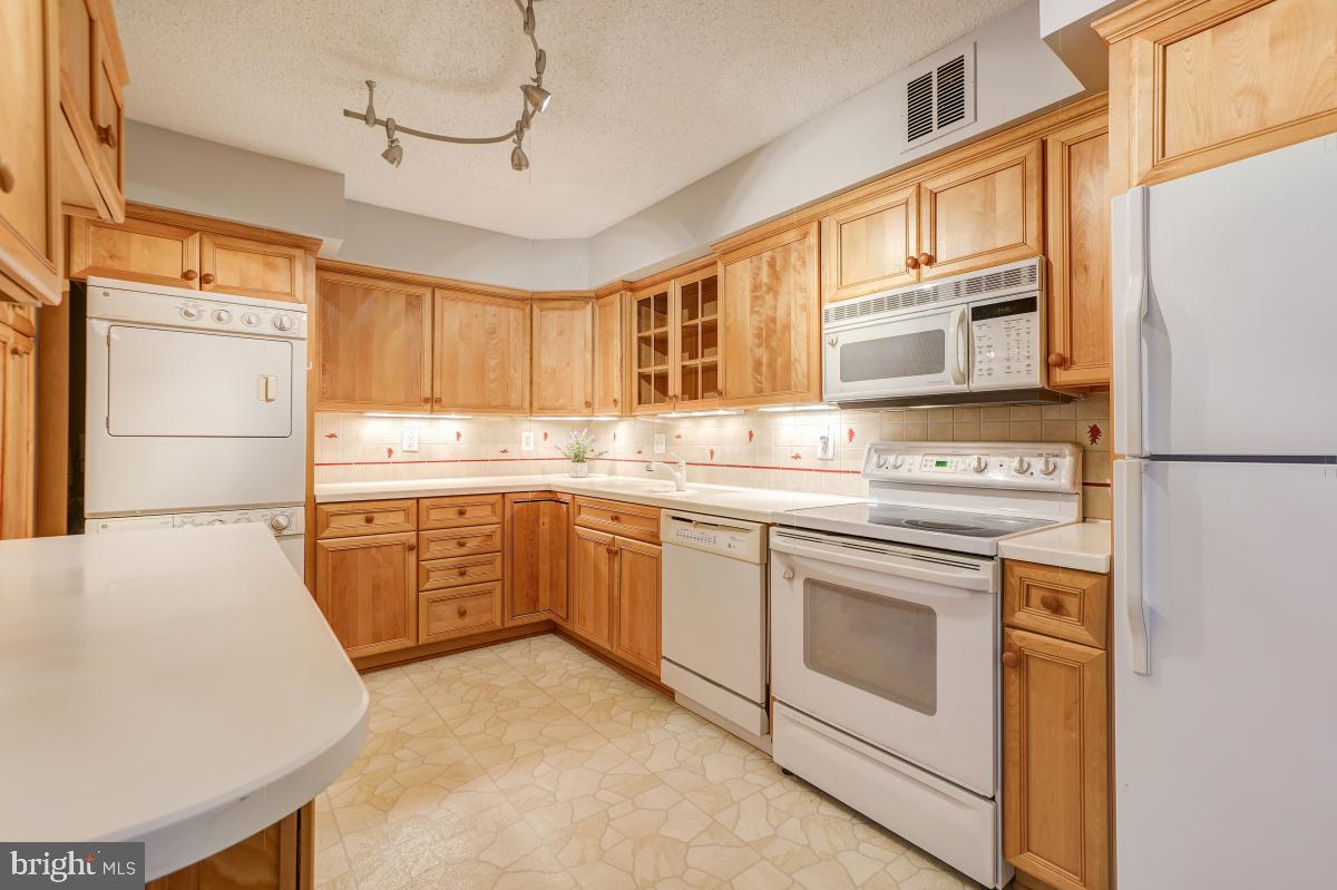 5902 MOUNT EAGLE DR #1501, ALEXANDRIA, Virginia 22303, 2 Bedrooms Bedrooms, 8 Rooms Rooms,2 BathroomsBathrooms,Residential,For sale,5902 MOUNT EAGLE DR #1501,VAFX2282736 MLS # VAFX2282736