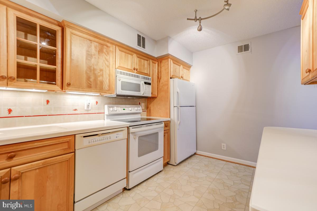 5902 MOUNT EAGLE DR #1501, ALEXANDRIA, Virginia 22303, 2 Bedrooms Bedrooms, 8 Rooms Rooms,2 BathroomsBathrooms,Residential,For sale,5902 MOUNT EAGLE DR #1501,VAFX2282736 MLS # VAFX2282736