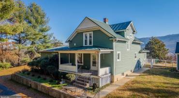 79 GUNN LN, WOODSTOCK, Virginia 22664, 4 Bedrooms Bedrooms, 6 Rooms Rooms,2 BathroomsBathrooms,Residential,For sale,79 GUNN LN,VASH2013220 MLS # VASH2013220