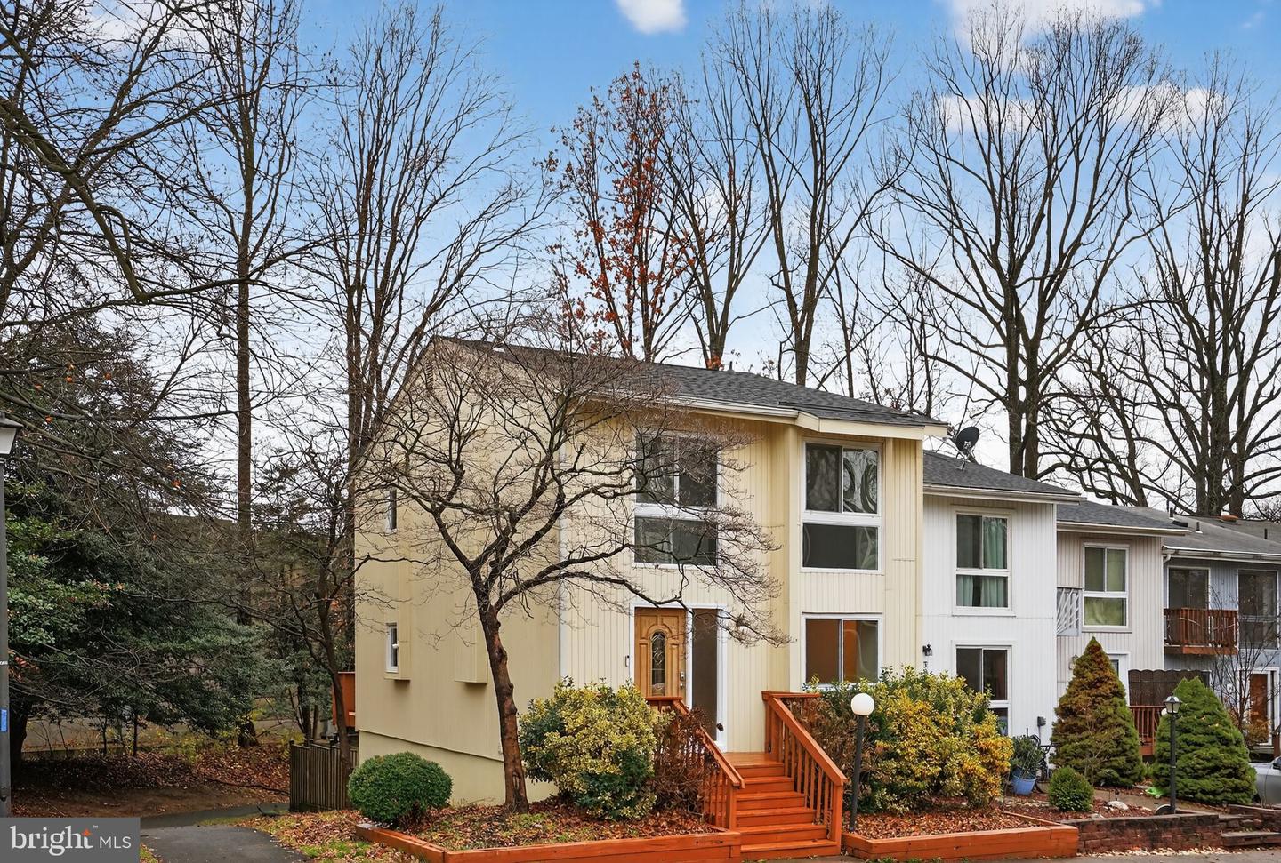 3052 SUGAR LN, VIENNA, Virginia 22181, 4 Bedrooms Bedrooms, ,3 BathroomsBathrooms,Residential,For sale,3052 SUGAR LN,VAFX2282804 MLS # VAFX2282804 3052 SUGAR LN, VIENNA, Virginia 22181, 4 Bedrooms Bedrooms, ,3 BathroomsBathrooms,Residential,For sale,3052 SUGAR LN,VAFX2282804 MLS # VAFX2282804