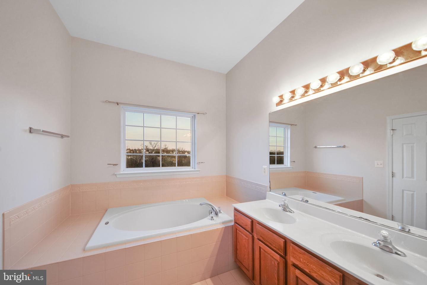 828 LINFIELD TER NE, LEESBURG, Virginia 20176, 4 Bedrooms Bedrooms, ,3 BathroomsBathrooms,Residential,For sale,828 LINFIELD TER NE,VALO2112522 MLS # VALO2112522