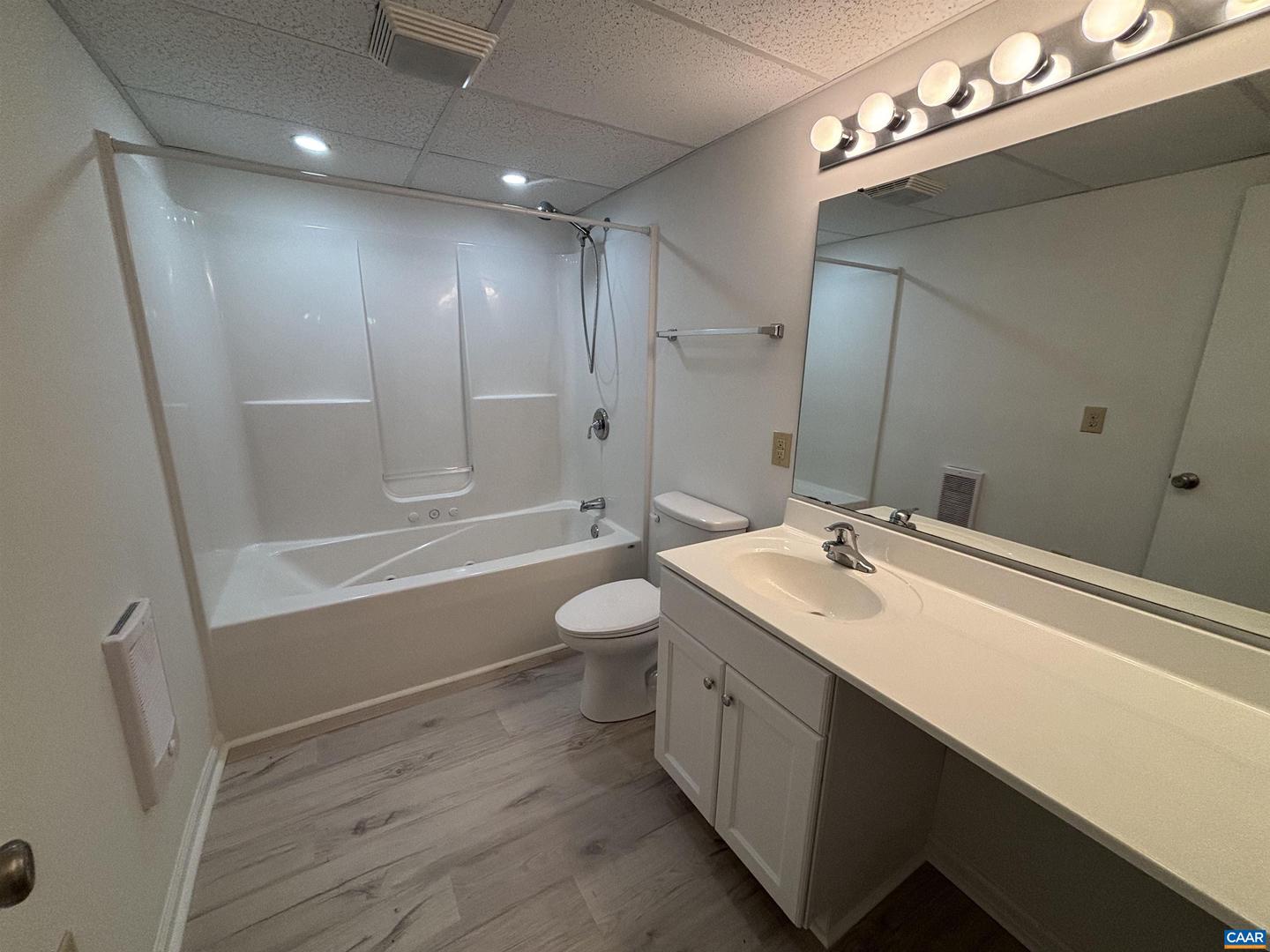 988 SALISBURY SQ, CHARLOTTESVILLE, Virginia 22901, 3 Bedrooms Bedrooms, ,3 BathroomsBathrooms,Residential,For sale,988 SALISBURY SQ,671928 MLS # 671928