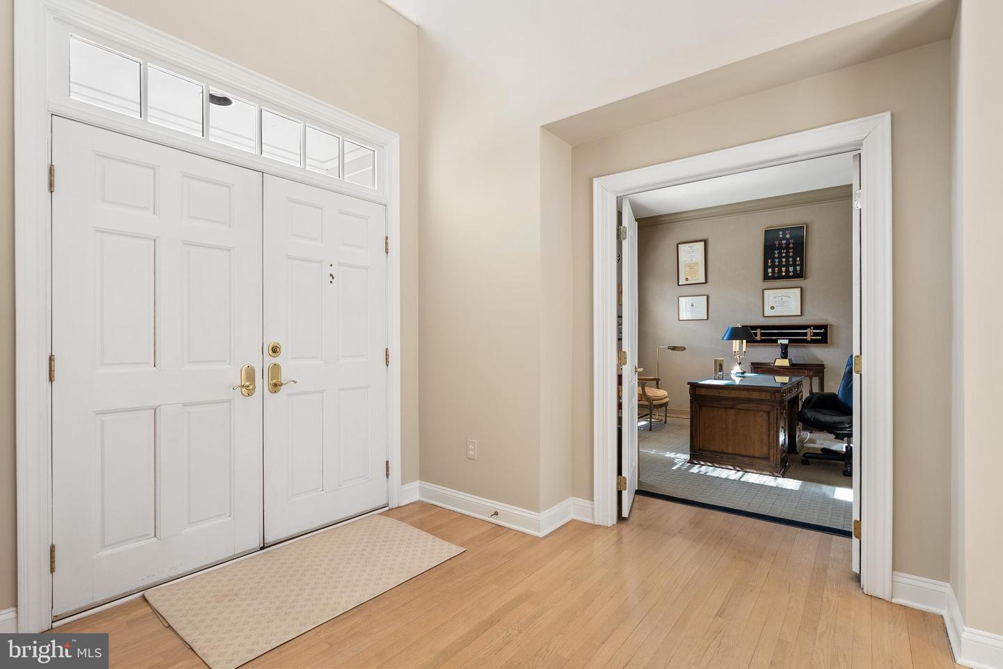 7440 OLD MAPLE SQ, MCLEAN, Virginia 22102, 5 Bedrooms Bedrooms, ,4 BathroomsBathrooms,Residential,For sale,7440 OLD MAPLE SQ,VAFX2282872 MLS # VAFX2282872