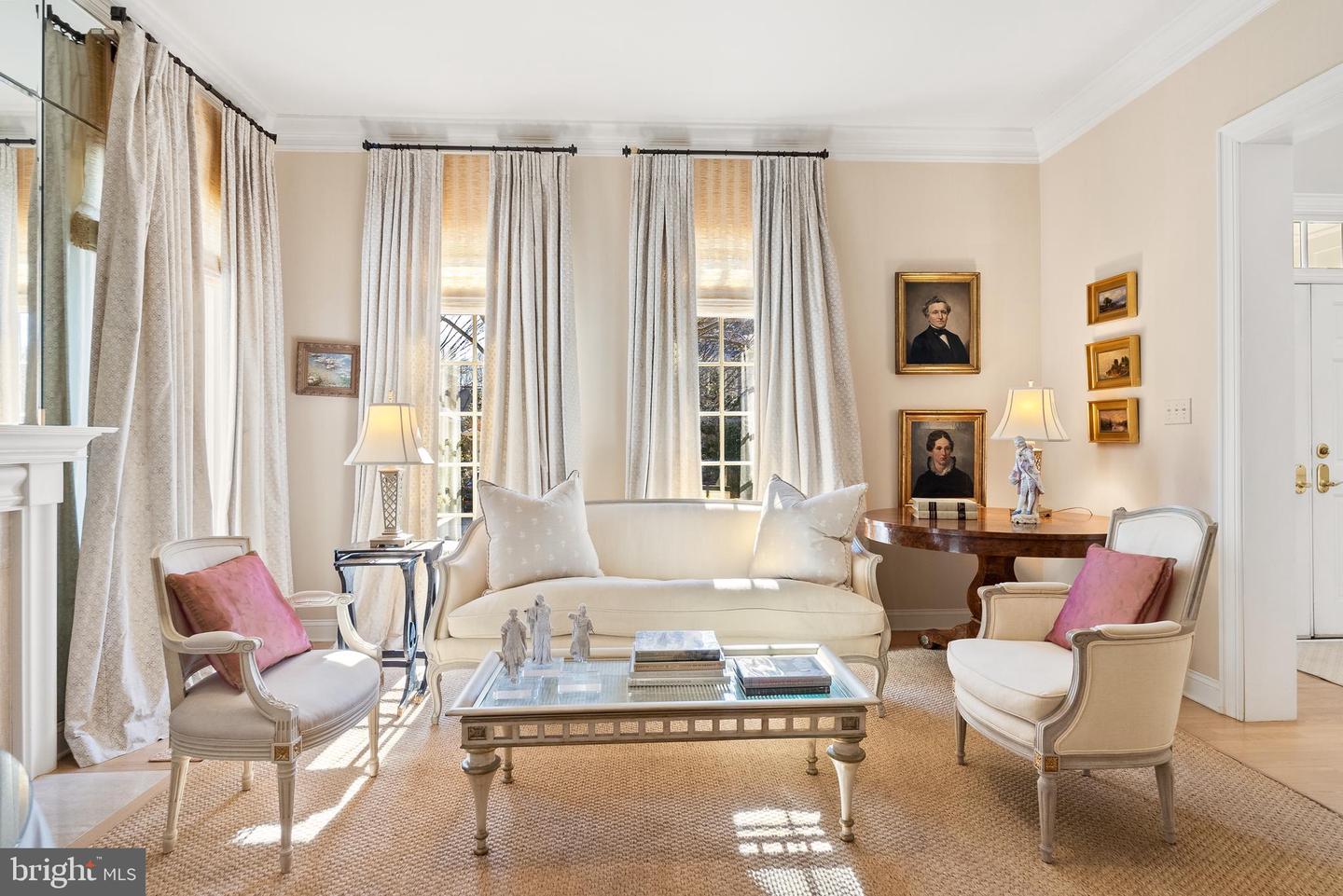 7440 OLD MAPLE SQ, MCLEAN, Virginia 22102, 5 Bedrooms Bedrooms, ,4 BathroomsBathrooms,Residential,For sale,7440 OLD MAPLE SQ,VAFX2282872 MLS # VAFX2282872